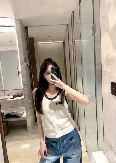 2026年3月6日入荷早春新作Miumiuニットベスト女性用...