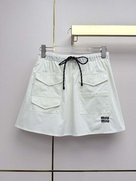 2026年3月9日入荷早春新作MIUMIU女性用ファッション...