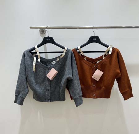 2026年3月9日入荷早春新作MIUMIU女性用ファッション...