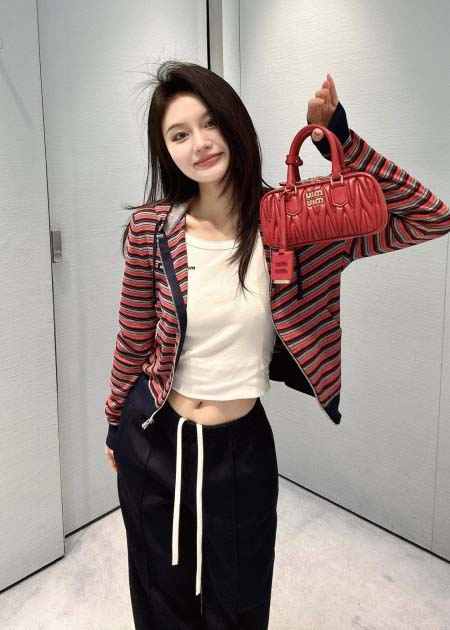 2026年3月9日入荷早春新作MIUMIUフード付きカーディ...