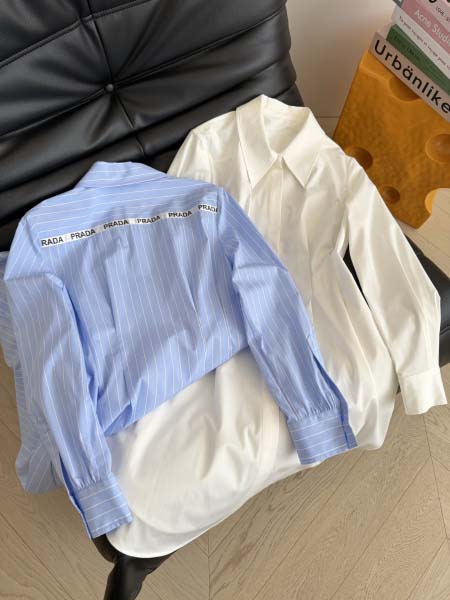 2026年3月22日入荷早春新作Prada女性用ファッション...