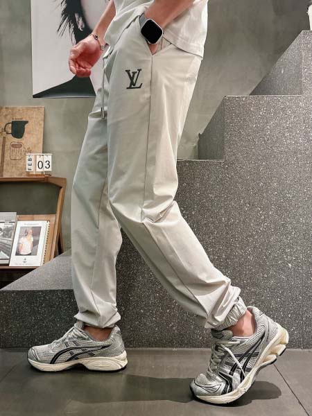 2026年4月1日春夏新作Louis Vuittonスラック...