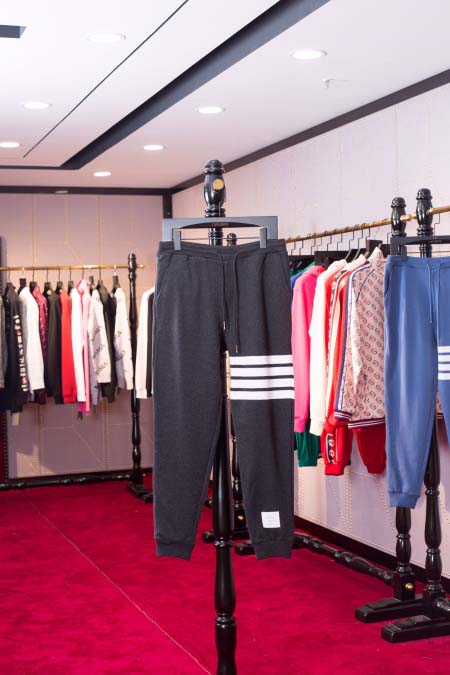 2026年4月1日入荷新作Thom Browneズボン高級品...